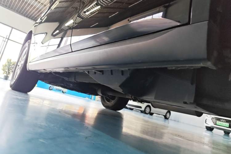 Used Haval M6 2019 1.5T DCT Two-Wheel Drive Value Edition China VI Standard Left Side Sill