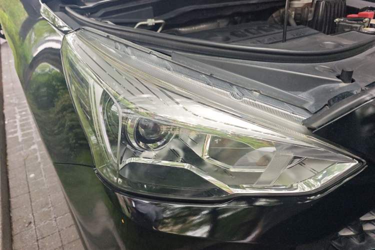 Used Haval M6 2019 1.5T DCT Two-Wheel Drive Value Edition China VI Standard Right Front Headlight