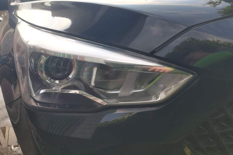 Used Haval M6 2019 1.5T Manual Two-Wheel Drive Elite Version China VI Standard Right Front Headlight