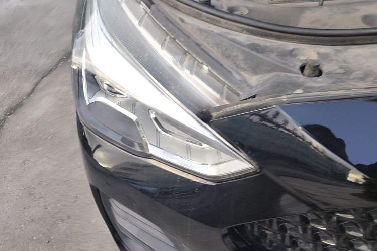 Used Haval M6 2019 1.5T Manual Two-Wheel Drive Elite Version China VI Standard Right Front Headlight