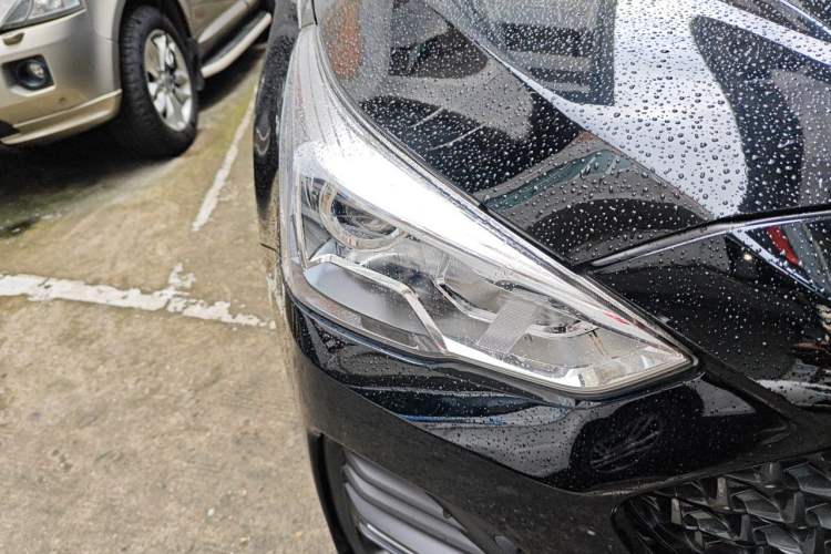 Used Haval M6 2019 1.5T Manual Two-Wheel Drive Urban Version China VI Standard Right Front Headlight