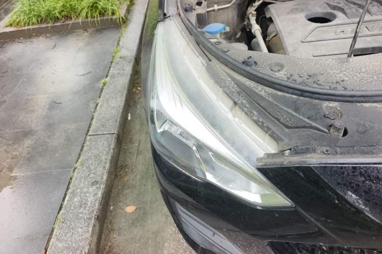 Used Haval M6 2019 1.5T Manual Two-Wheel Drive Elite Version China VI Standard Right Front Headlight