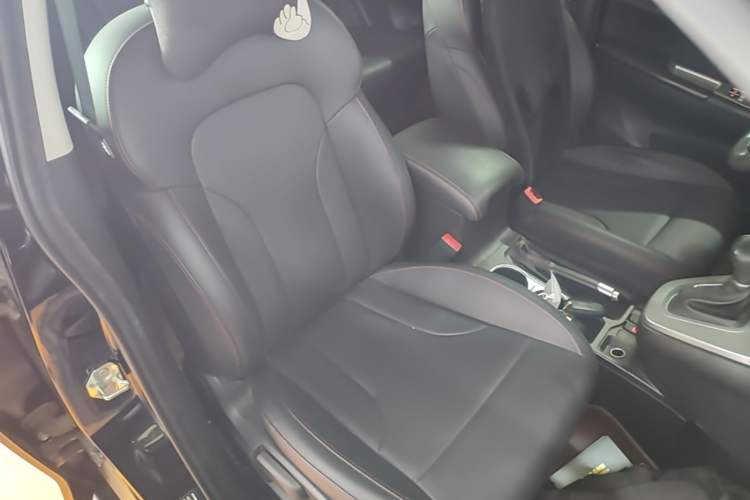 Used Haval M6 2019 1.5T DCT Two-Wheel Drive Value Edition China VI Standard Right Front Seat