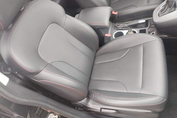 Used Haval M6 2019 1.5T DCT Two-Wheel Drive Value Edition China VI Standard Right Front Seat