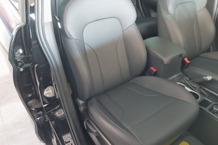Used Haval M6 2019 1.5T DCT Two-Wheel Drive Elite Version China VI Standard Right Front Seat