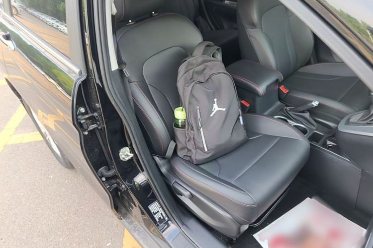 Used Haval M6 2019 1.5T DCT Two-Wheel Drive Elite Version China VI Standard Right Front Seat