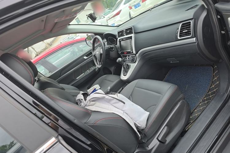 Used Haval M6 2019 1.5T DCT Two-Wheel Drive Elite Version China VI Standard Right Front Seat