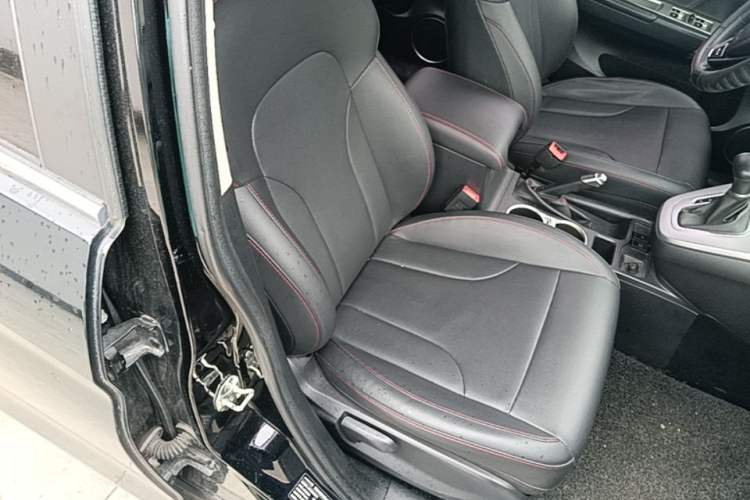 Used Haval M6 2019 1.5T DCT Two-Wheel Drive Value Edition China VI Standard Right Front Seat