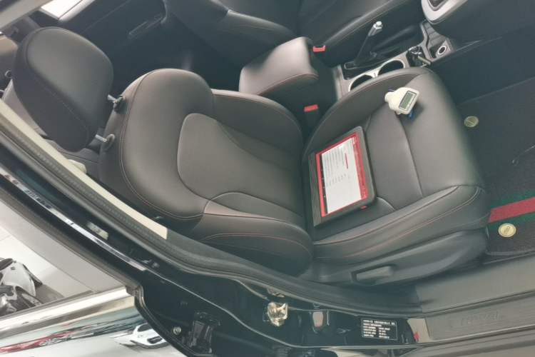Used Haval M6 2019 1.5T Manual Two-Wheel Drive Elite Version China VI Standard Right Front Seat