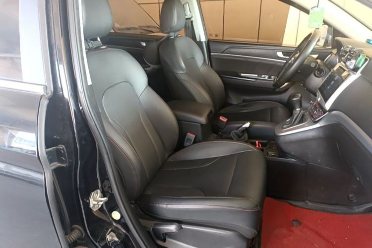 Used Haval M6 2019 1.5T DCT Two-Wheel Drive Value Edition China VI Standard Right Front Seat