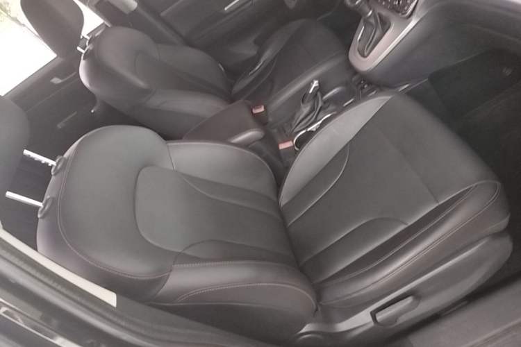 Used Haval M6 2019 1.5T DCT Two-Wheel Drive Elite Version China VI Standard Right Front Seat