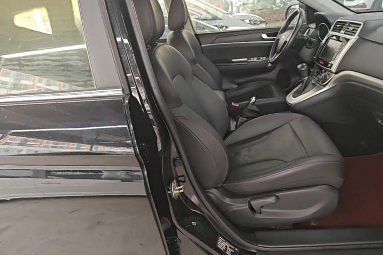 Used Haval M6 2019 1.5T DCT Two-Wheel Drive Elite Version China VI Standard Right Front Seat