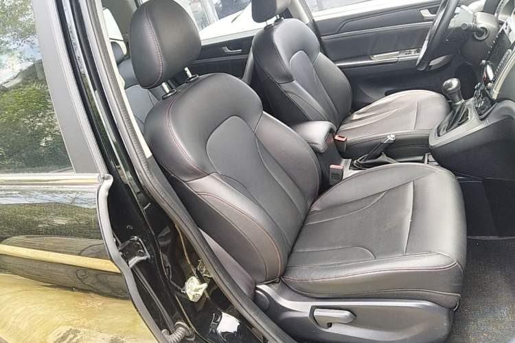 Used Haval M6 2019 1.5T DCT Two-Wheel Drive Elite Version China VI Standard Right Front Seat