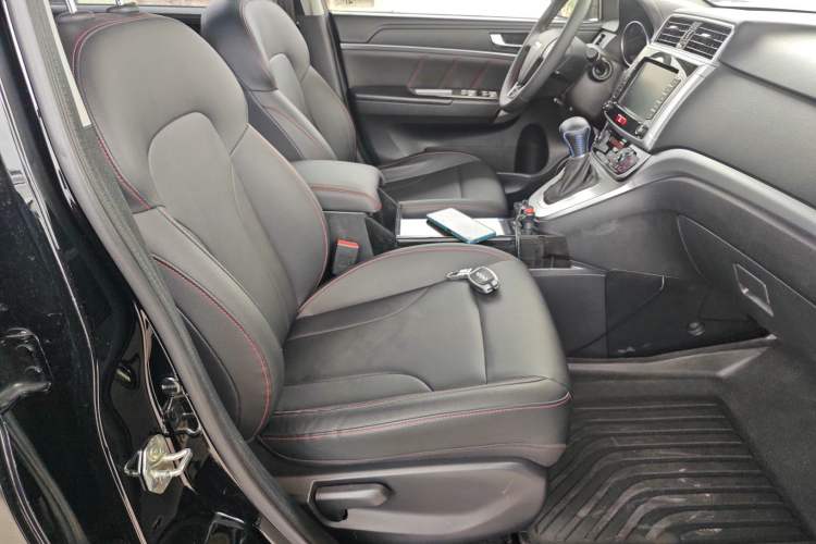 Used Haval M6 2019 1.5T DCT Two-Wheel Drive Elite Version China VI Standard Right Front Seat