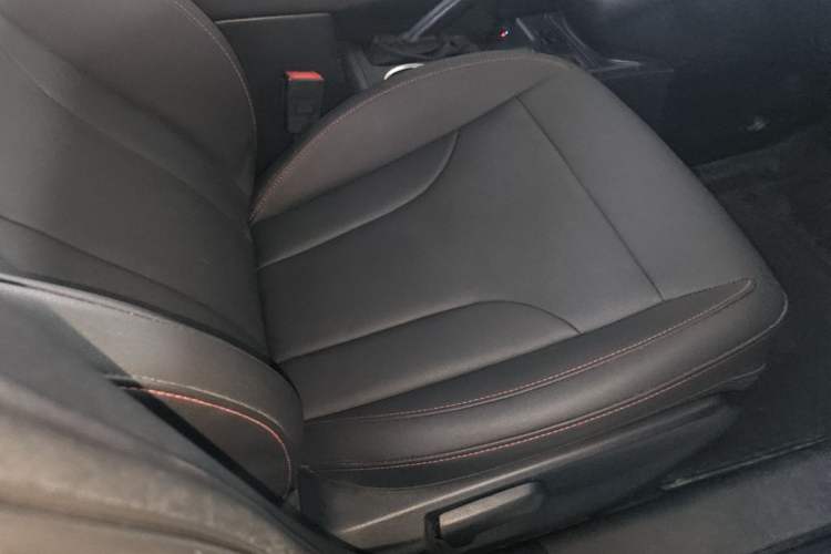 Used Haval M6 2019 1.5T DCT Two-Wheel Drive Elite Version China V Standard Right Front Seat