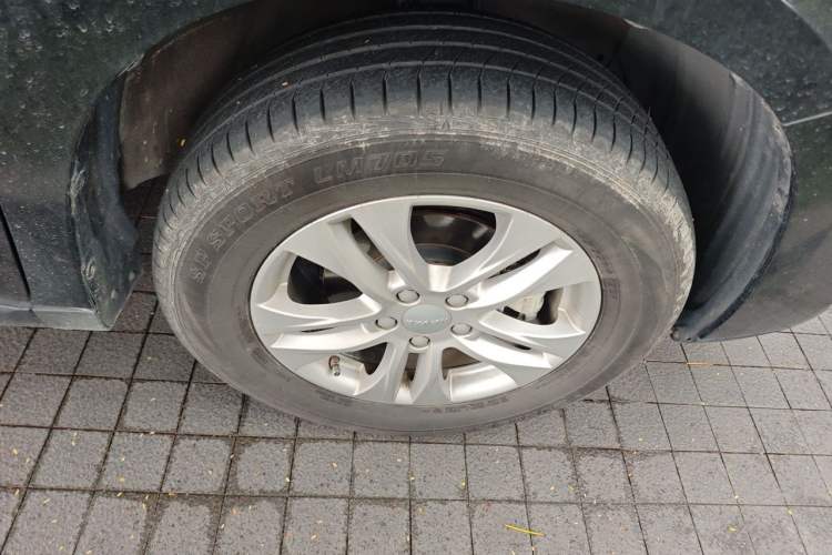 Used Haval M6 2019 1.5T DCT Two-Wheel Drive Value Edition China VI Standard Right Front Wheel Hub