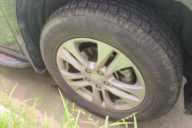 Used Haval M6 2019 1.5T Manual Two-Wheel Drive Elite Version China VI Standard Right Front Wheel Hub