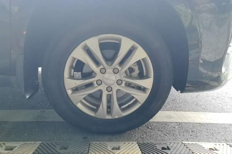 Used Haval M6 2019 1.5T DCT Two-Wheel Drive Value Edition China VI Standard Right Front Wheel Hub