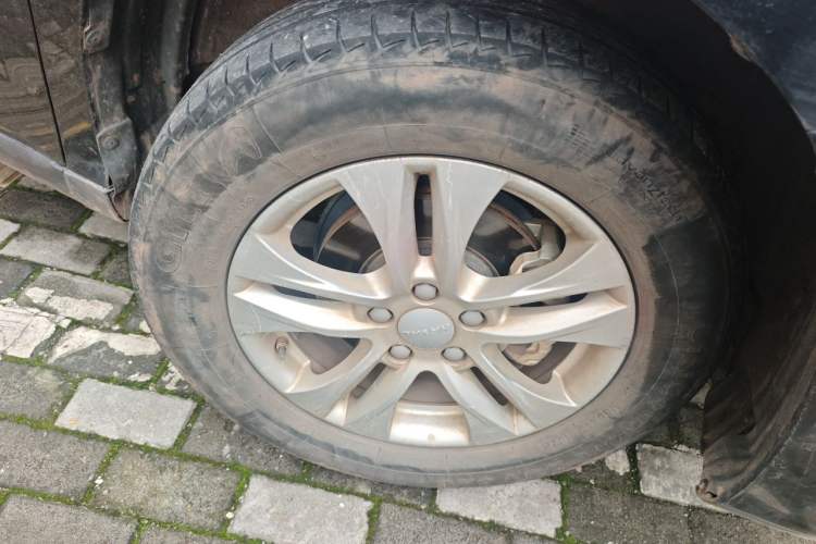 Used Haval M6 2019 1.5T Manual Two-Wheel Drive Elite Version China VI Standard Right Front Wheel Hub