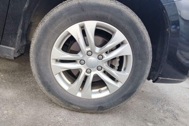 Used Haval M6 2019 1.5T Manual Two-Wheel Drive Elite Version China VI Standard Right Front Wheel Hub