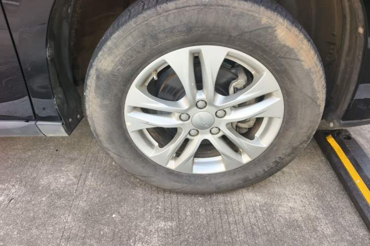 Used Haval M6 2019 1.5T Manual Two-Wheel Drive Elite Version China VI Standard Right Front Wheel Hub