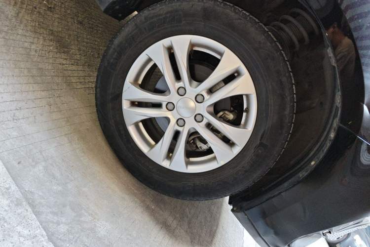 Used Haval M6 2019 1.5T DCT Two-Wheel Drive Elite Version China V Standard Right Front Wheel Hub