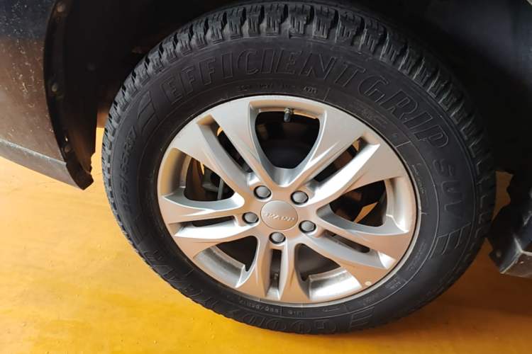 Used Haval M6 2019 1.5T DCT Two-Wheel Drive Value Edition China VI Standard Right Rear Wheel Hub