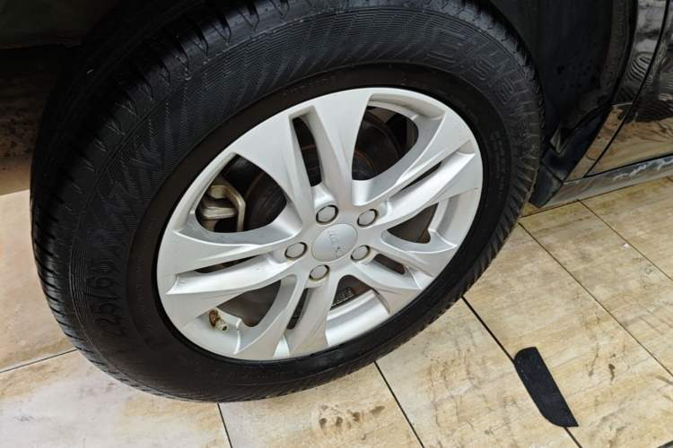 Used Haval M6 2019 1.5T DCT Two-Wheel Drive Value Edition China VI Standard Right Rear Wheel Hub
