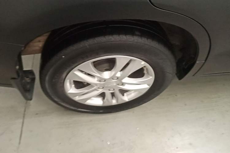Used Haval M6 2019 1.5T DCT Two-Wheel Drive Elite Version China VI Standard Right Rear Wheel Hub