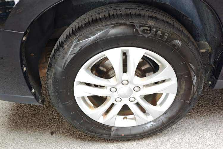 Used Haval M6 2019 1.5T DCT Two-Wheel Drive Elite Version China VI Standard Right Rear Wheel Hub