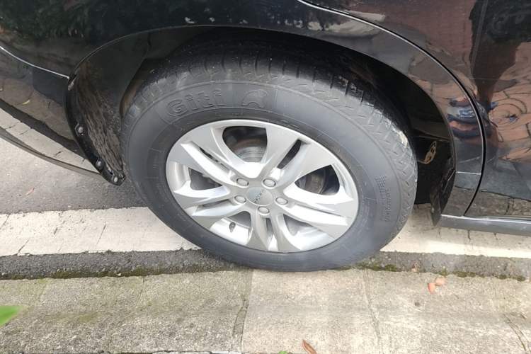 Used Haval M6 2019 1.5T Manual Two-Wheel Drive Elite Version China VI Standard Right Rear Wheel Hub