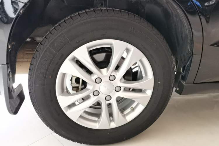 Used Haval M6 2019 1.5T Manual Two-Wheel Drive Elite Version China VI Standard Right Rear Wheel Hub