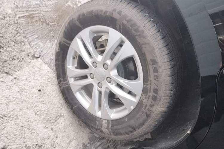Used Haval M6 2019 1.5T DCT Two-Wheel Drive Elite Version China VI Standard Right Rear Wheel Hub