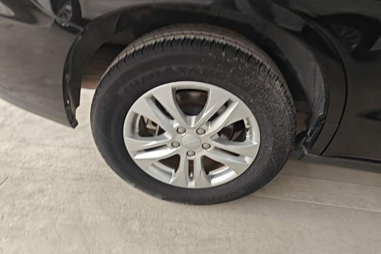 Used Haval M6 2019 1.5T DCT Two-Wheel Drive Elite Version China VI Standard Right Rear Wheel Hub