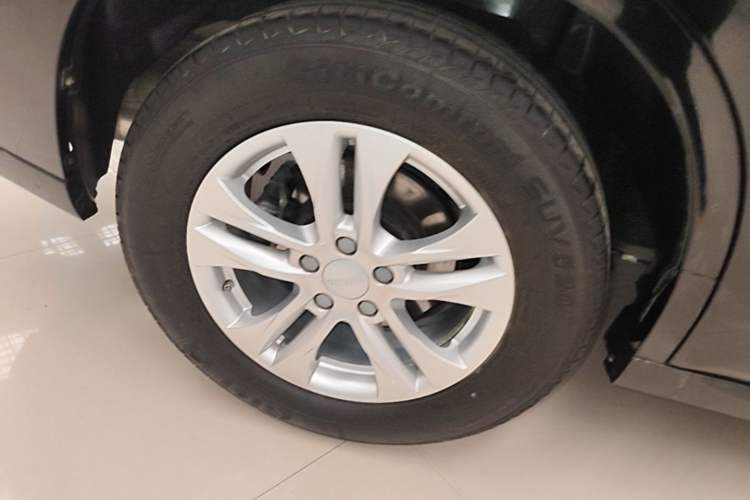 Used Haval M6 2019 1.5T DCT Two-Wheel Drive Elite Version China VI Standard Right Rear Wheel Hub