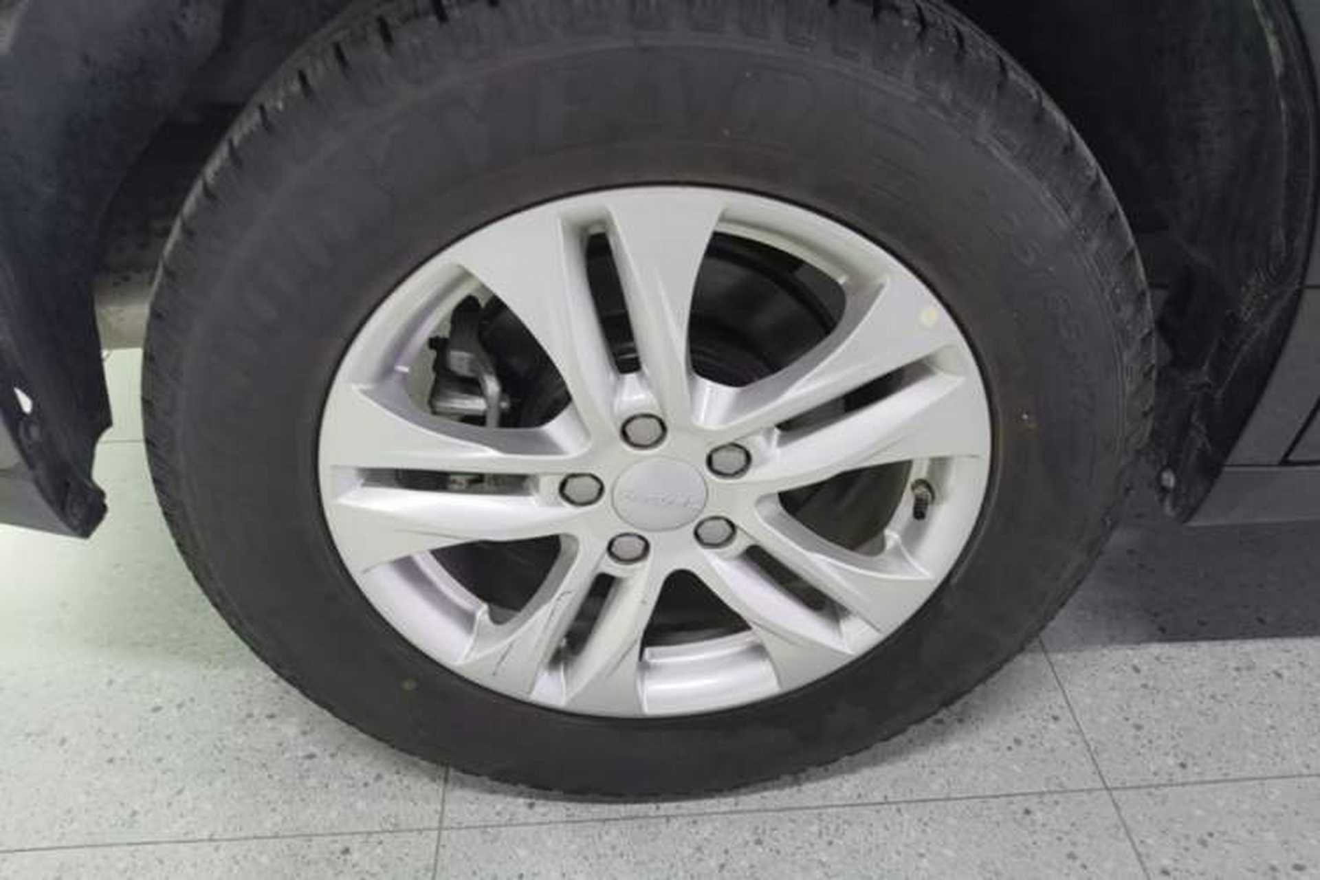 Used Haval M6 2019 1.5T Manual Two-Wheel Drive Elite Version China VI Standard Right Rear Wheel Hub