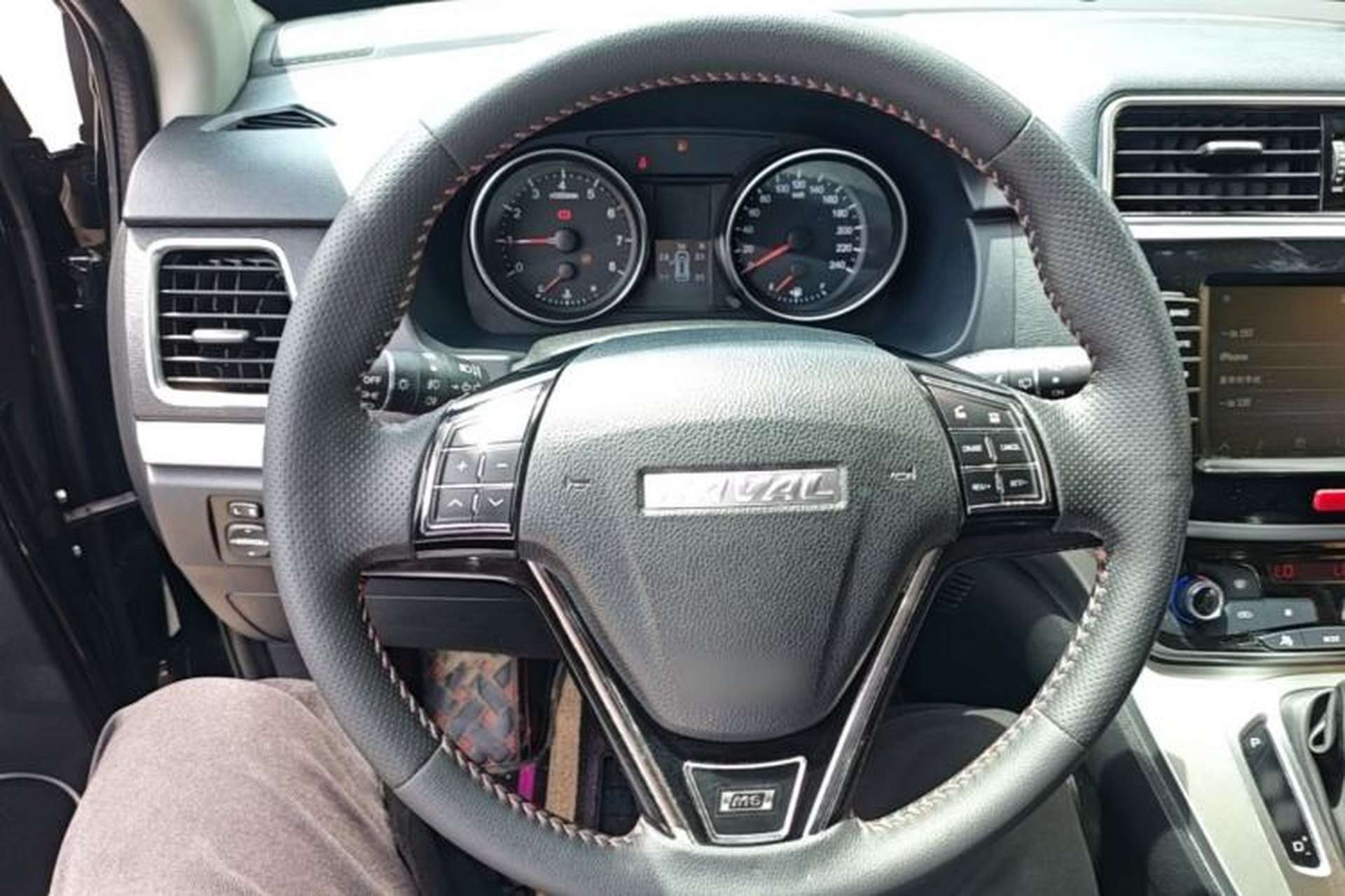 Used Haval M6 2019 1.5T DCT Two-Wheel Drive Elite Version China VI Standard Steering Wheel