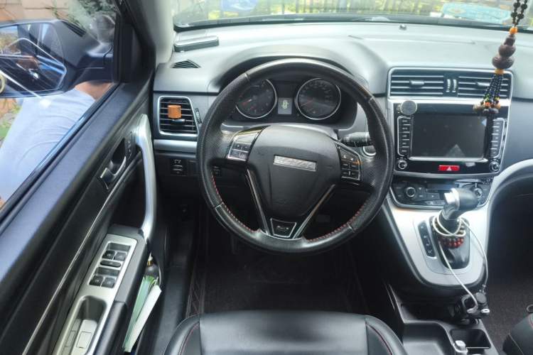 Used Haval M6 2019 1.5T DCT Two-Wheel Drive Elite Version China V Standard Steering Wheel