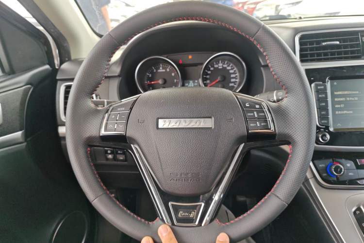 Used Haval M6 2019 1.5T DCT Two-Wheel Drive Elite Version China VI Standard Steering Wheel