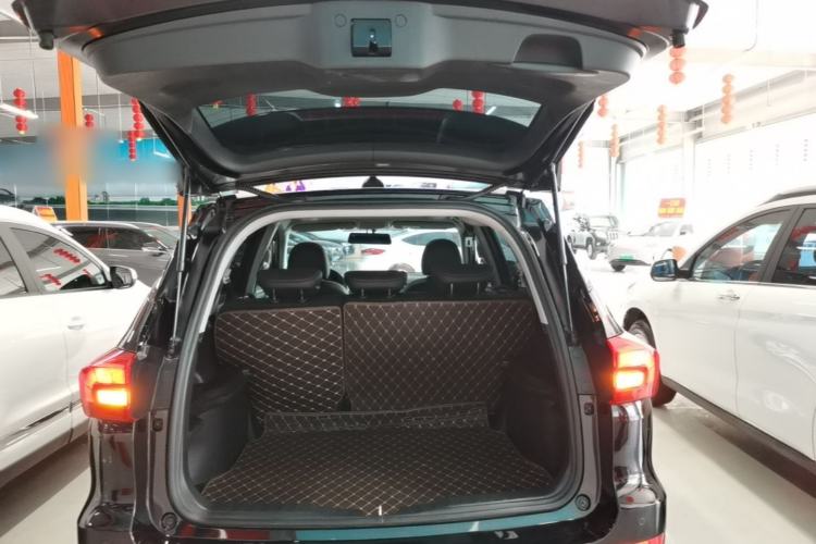 Used Haval M6 2019 1.5T DCT Two-Wheel Drive Value Edition China VI Standard Trunk