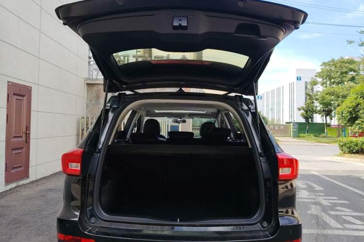 Used Haval M6 2019 1.5T DCT Two-Wheel Drive Value Edition China VI Standard Trunk