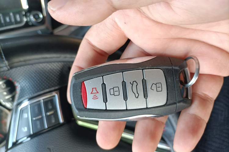 Used Haval M6 2019 1.5T Manual Two-Wheel Drive Elite Version China V Standard Vehicle Key