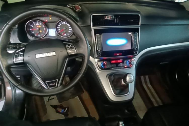 Used Haval M6 2019 1.5T Manual Two-Wheel Drive Elite Version China VI Standard Center Console