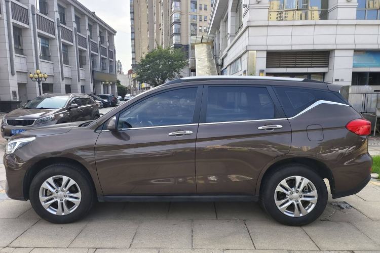 Used Haval M6 2019 1.5T DCT Two-Wheel Drive Elite Version China VI Standard Exterior 3