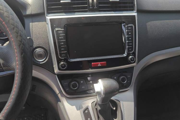 Used Haval M6 2019 1.5T DCT Two-Wheel Drive Elite Version China V Standard Interior 1