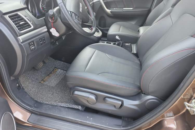 Used Haval M6 2019 1.5T DCT Two-Wheel Drive Elite Version China VI Standard Interior 4