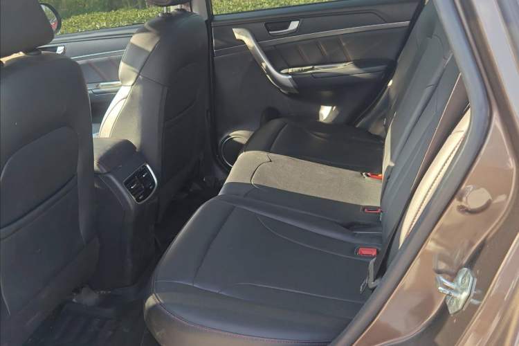 Used Haval M6 2019 1.5T DCT Two-Wheel Drive Elite Version China V Standard Interior 5