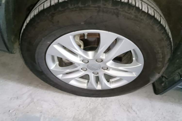 Used Haval M6 2019 1.5T Manual Two-Wheel Drive Elite Version China VI Standard Left Front Wheel Hub