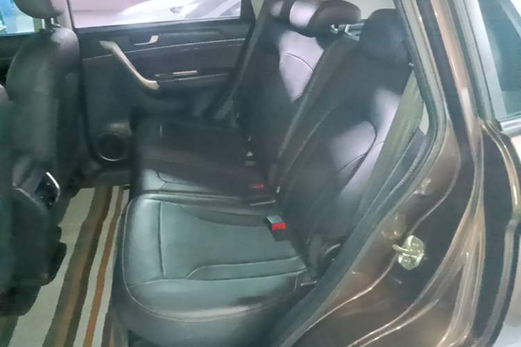 Used Haval M6 2019 1.5T Manual Two-Wheel Drive Elite Version China VI Standard Left Rear Seat