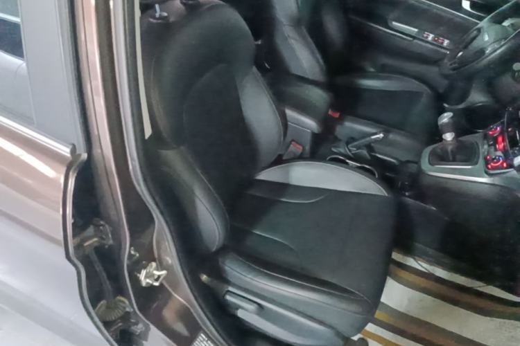 Used Haval M6 2019 1.5T Manual Two-Wheel Drive Elite Version China VI Standard Right Front Seat